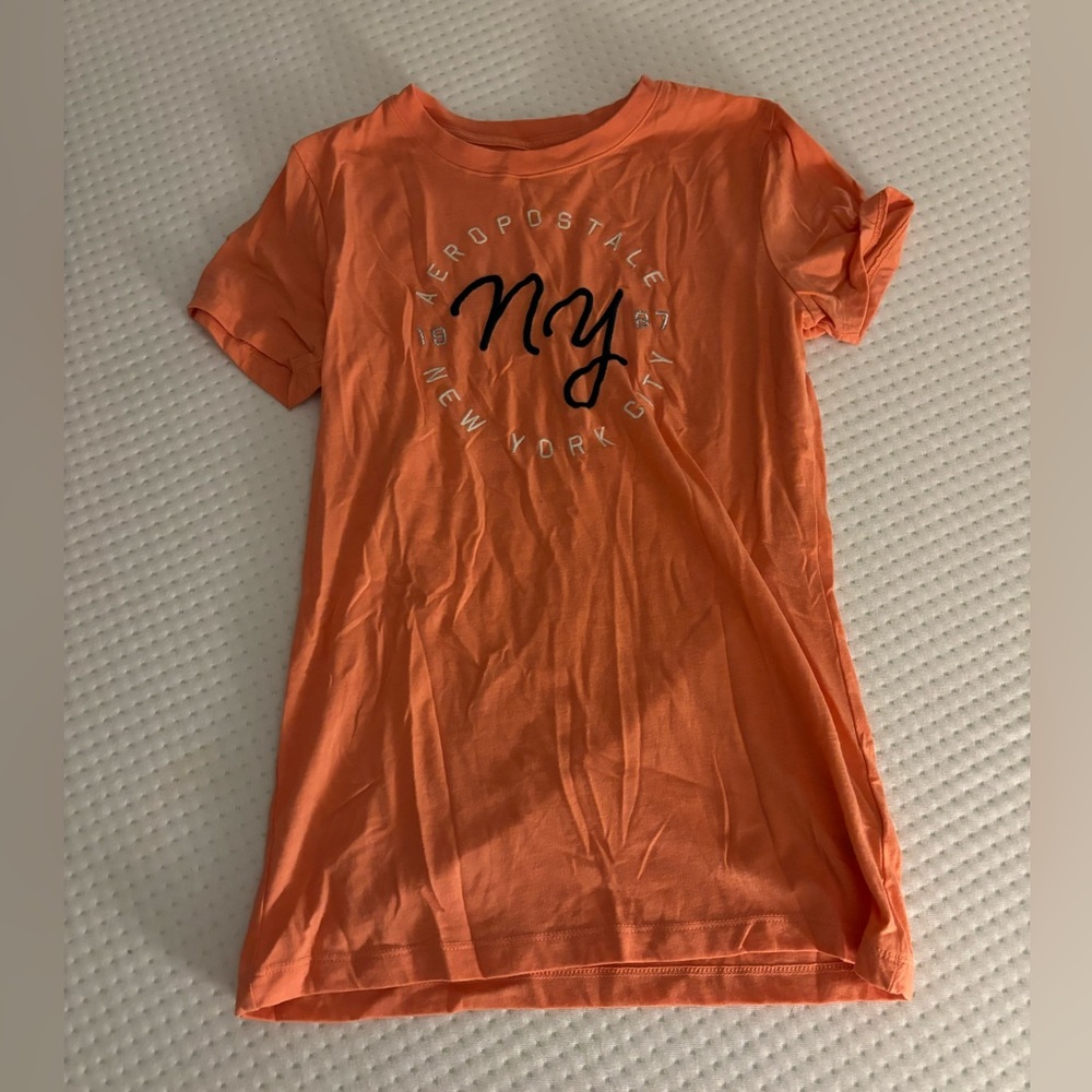 Medium orangey pink NY tight shirt